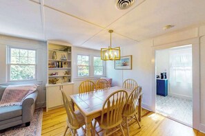 Dining - Town of Rehoboth Beach house w/screen porch, walk to beach & restaurants (Rehoboth Beach)