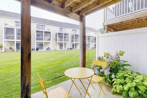 Outdoor dining - Rehoboth Crossing townhouse with pool, gym, balcony, grill, W/D, bikes, & patio (Rehoboth Beach)