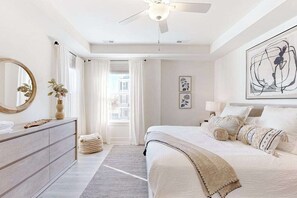 Desk, WiFi, bed sheets - Luxurious Oyster House Village retreat near golf, beach, & boardwalk (Rehoboth Beach)