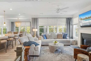 TV, fireplace, offices - Luxurious Oyster House Village retreat near golf, beach, & boardwalk (Rehoboth Beach)