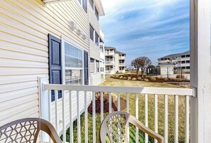 Property grounds - The Palms water-view condo near beach with outdoor pool, streaming, W/D, & AC (Rehoboth Beach)