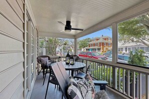 Outdoor dining - Rehoboth Beach home near beach with decks, yard & W/D - dog-friendly (Rehoboth Beach)