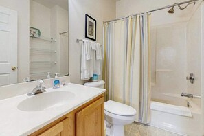 Shower, towels - Eagles Landing comfy condo with pools and tennis courts - 1 mile to beach (Rehoboth Beach)