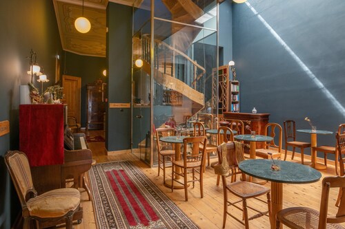 Queen Messene – Room with King-Size Bed and Balcony