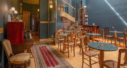 Queen Messene – Room with King-Size Bed and Balcony
