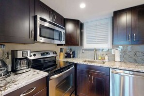 Fridge, microwave, oven, stovetop - Rehoboth Beach studio with a balcony, fast WiFi, ocean view, & outdoor pool (Rehoboth Beach)