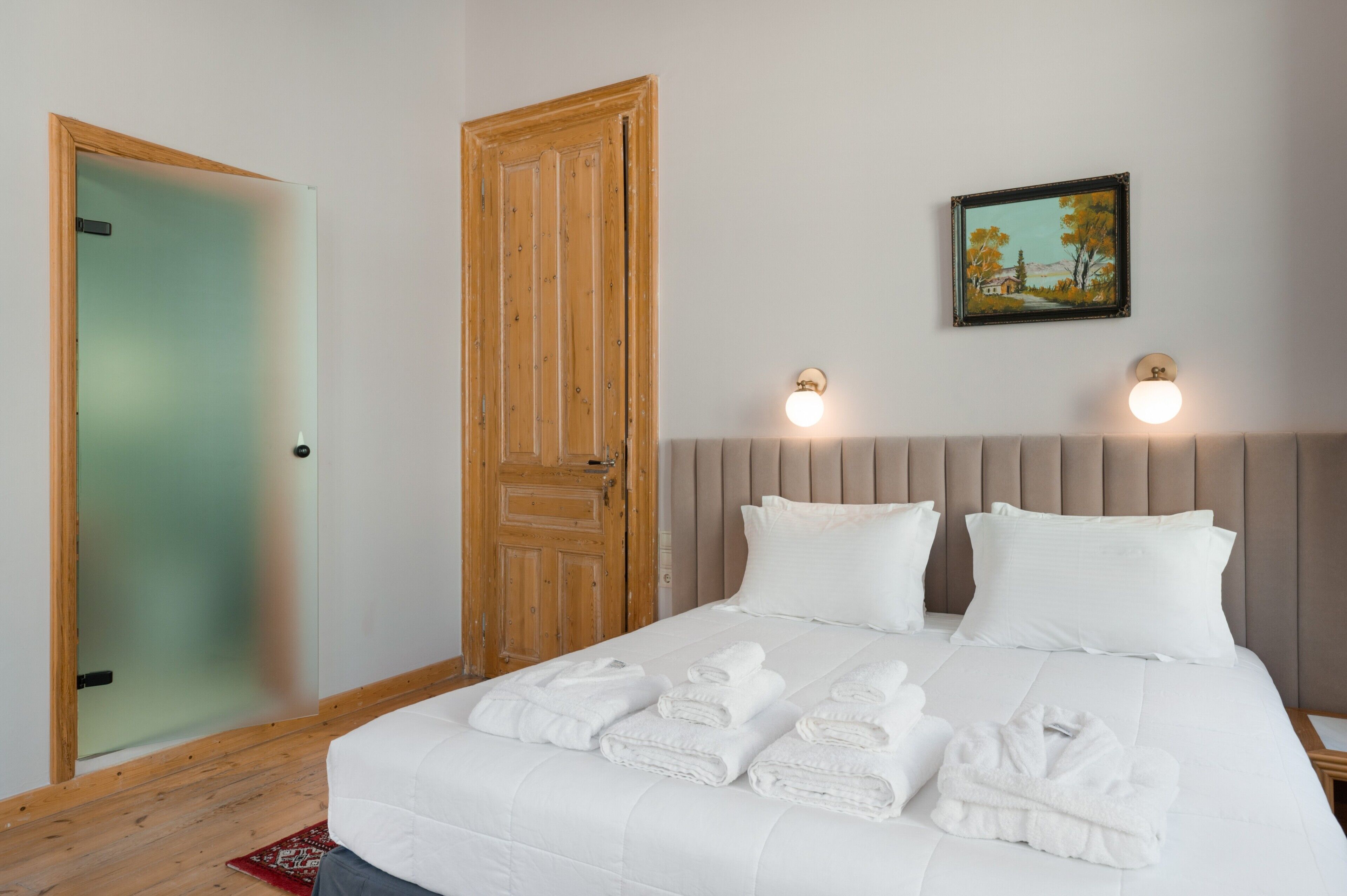 Iron/ironing board, WiFi, bed sheets