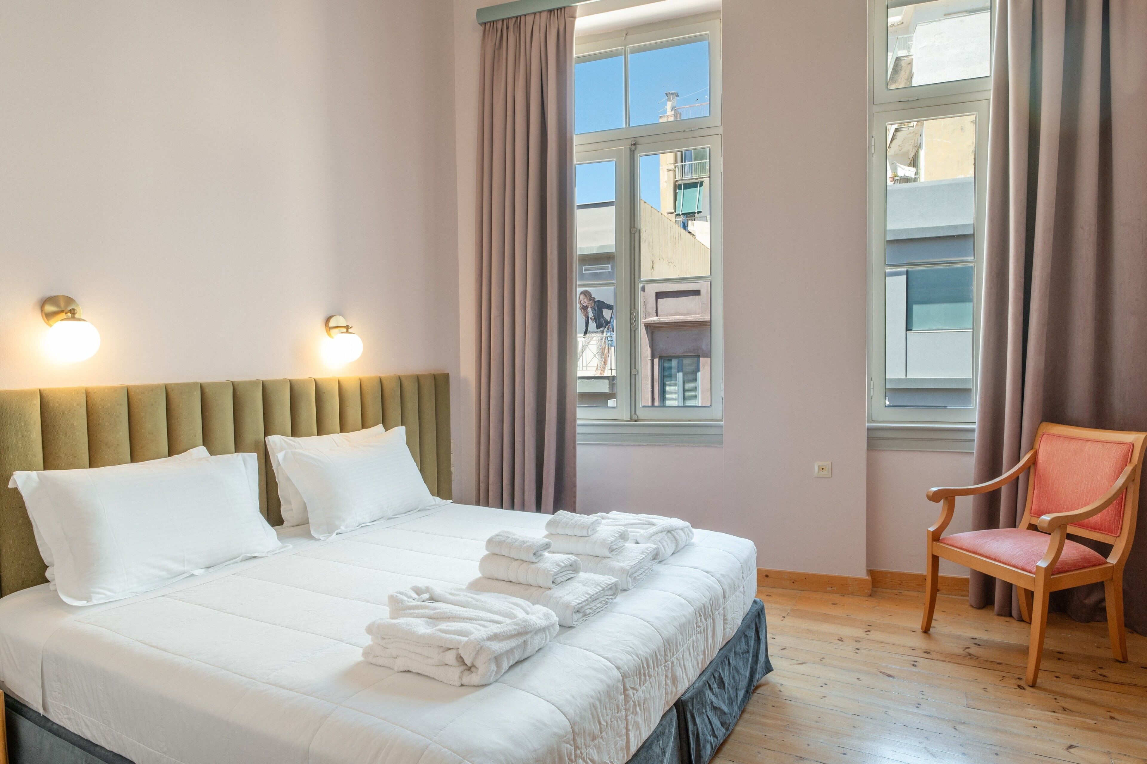 Iron/ironing board, WiFi, bed sheets