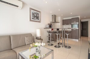 Living area - Two bedroom Croisette Apartment 61 (Cannes)