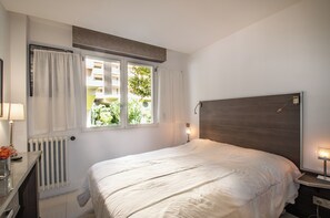 2 bedrooms, iron/ironing board, WiFi - Two bedroom Croisette Apartment 61 (Cannes)