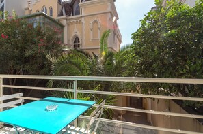 Outdoor dining - Two bedroom Croisette Apartment 61 (Cannes)