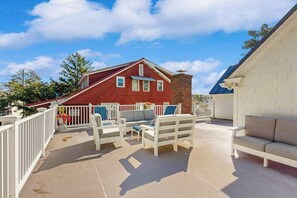 Terrace/patio - Town of Rehoboth Beach spacious house w/patio, W/D & WIFI (Rehoboth Beach)