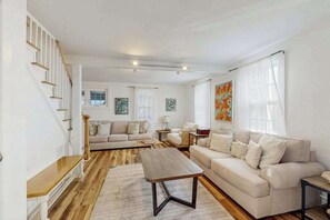 TV, offices - Town of Rehoboth Beach spacious house w/patio, W/D & WIFI (Rehoboth Beach)