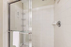 Shower, hair dryer, towels - Spring Lake Condo with balcony, free WIFI, W/D, shared pool (Rehoboth Beach)