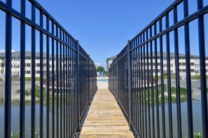 Property grounds - The Palms condo with a furnished balcony, pond view, washer/dryer, & pool (Rehoboth Beach)