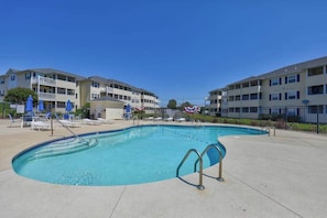 Pool - The Palms condo with a furnished balcony, pond view, washer/dryer, & pool (Rehoboth Beach)