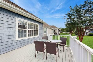 Outdoor dining - Keys of Marsh Harbor house w/community pool & tennis court, deck, grill (Rehoboth Beach)