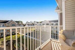 Property grounds - Dog-friendly condo near golf, pool, fireplace, central AC & private washer/dryer (Rehoboth Beach)