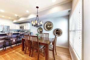 Dining - Captiva @ Eagles Landing Townhouse - 3 pools, tennis, parking, 1 mile to beach (Rehoboth Beach)