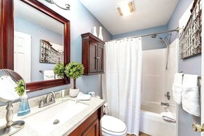 Shower, hair dryer, towels - Captiva @ Eagles Landing Townhouse - 3 pools, tennis, parking, 1 mile to beach (Rehoboth Beach)