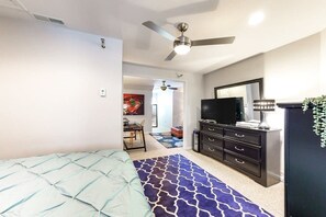 Desk, iron/ironing board, WiFi, bed sheets - Captiva @ Eagles Landing Townhouse - 3 pools, tennis, parking, 1 mile to beach (Rehoboth Beach)