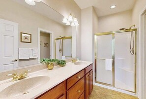 Shower, towels - Bear Trap Dunes townhouse w/ pool, gym, free WiFi, and shared sauna (Ocean View)