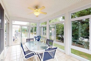 Dining - Bear Trap Dunes townhouse w/ fireplace, basketball court, tennis court, WiFi (Ocean View)