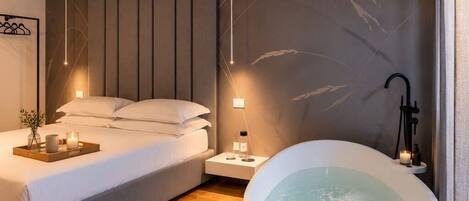 Executive Suite, Ensuite | In-room safe, laptop workspace, blackout curtains, free WiFi