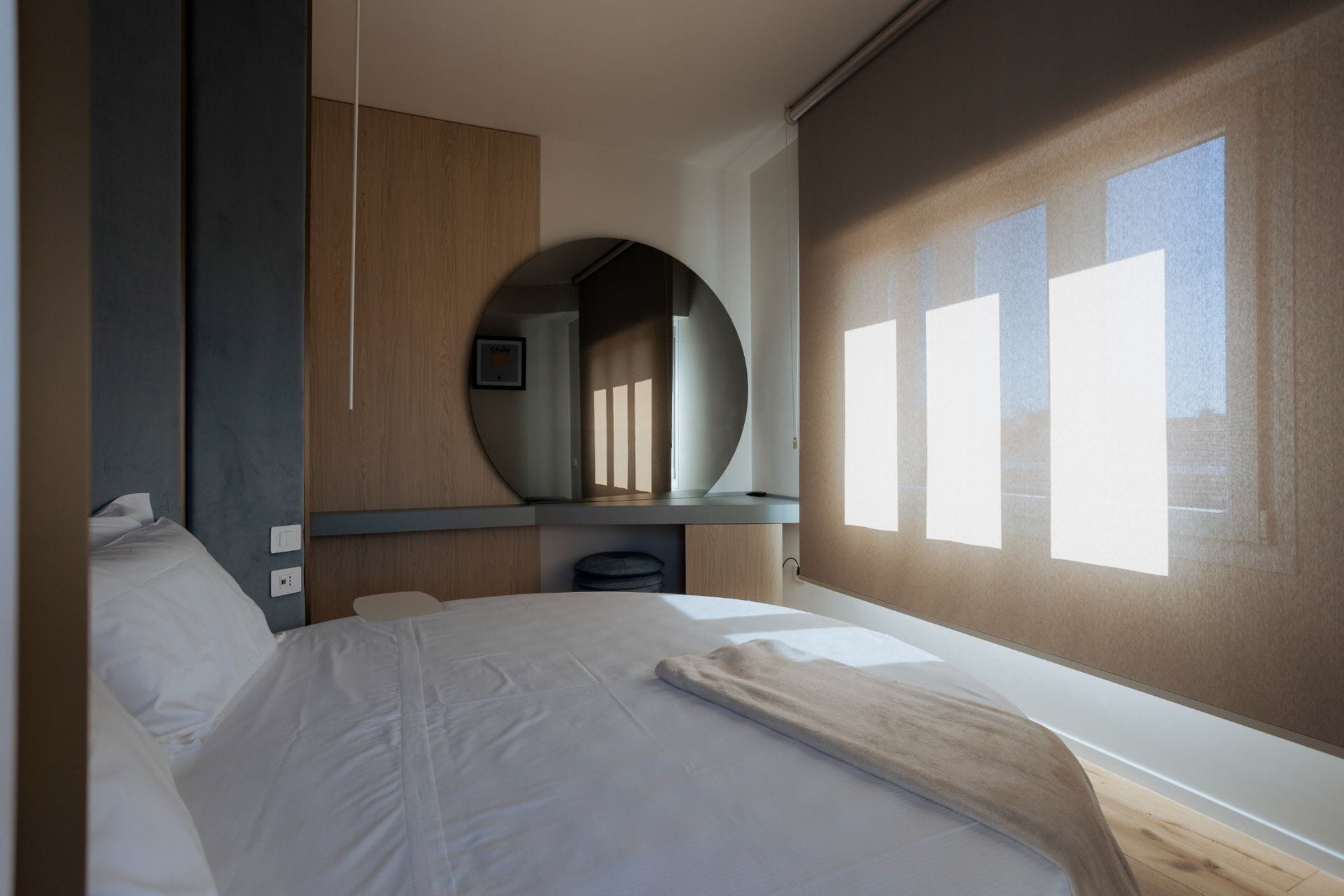 Suite exclusiva, baño en la habitación, vista a la ciudad | Caja de seguridad en la habitación y espacio para trabajar con laptop 