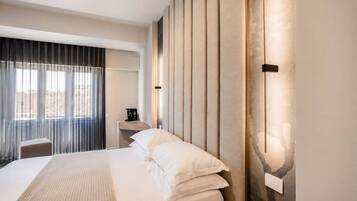Standard Double Room, Private Bathroom | In-room safe, laptop workspace, blackout curtains, free WiFi