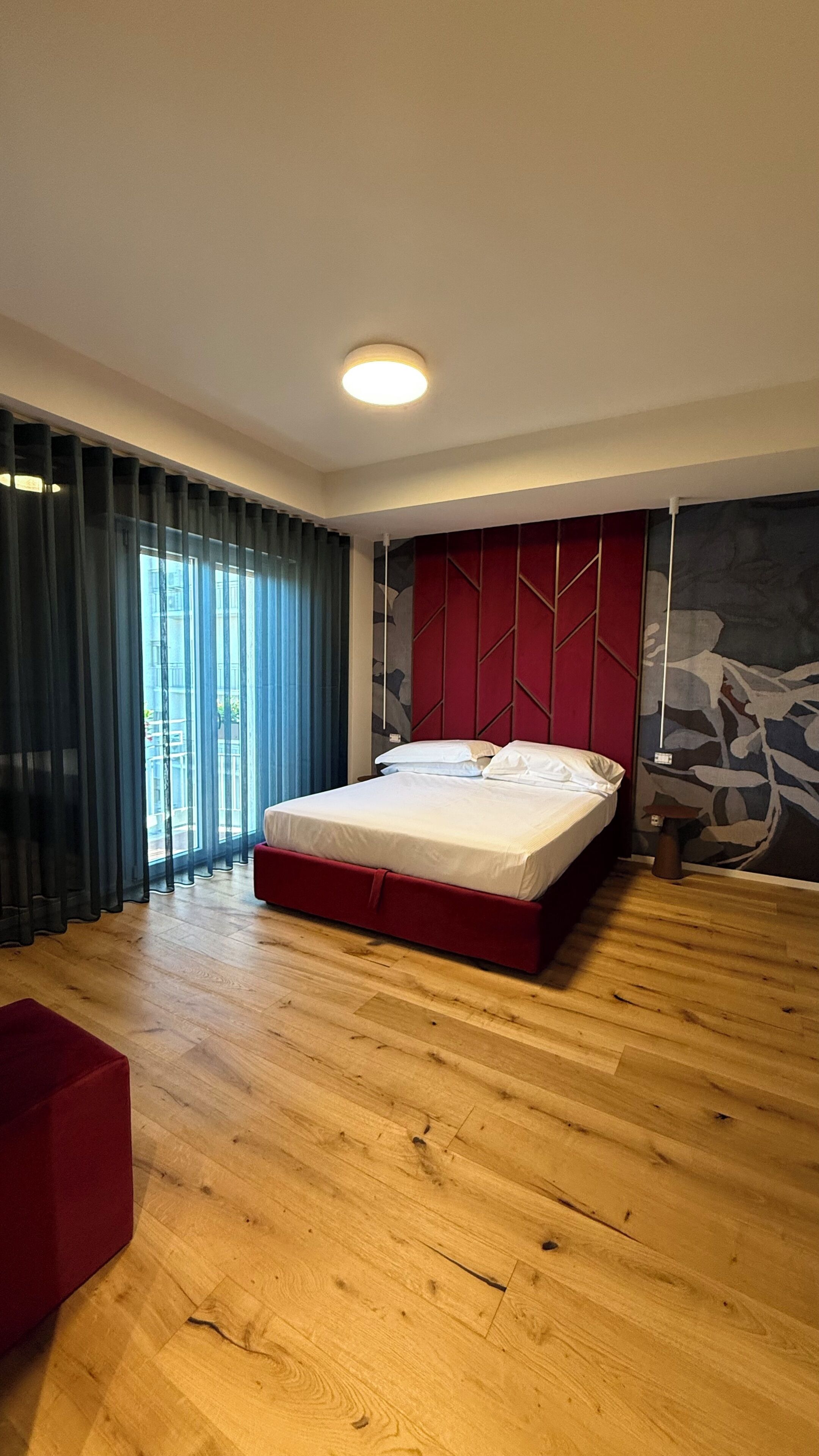 Exclusive Suite, Balcony, City View | Peti besi dalam bilik, ruang kerja komputer riba 
