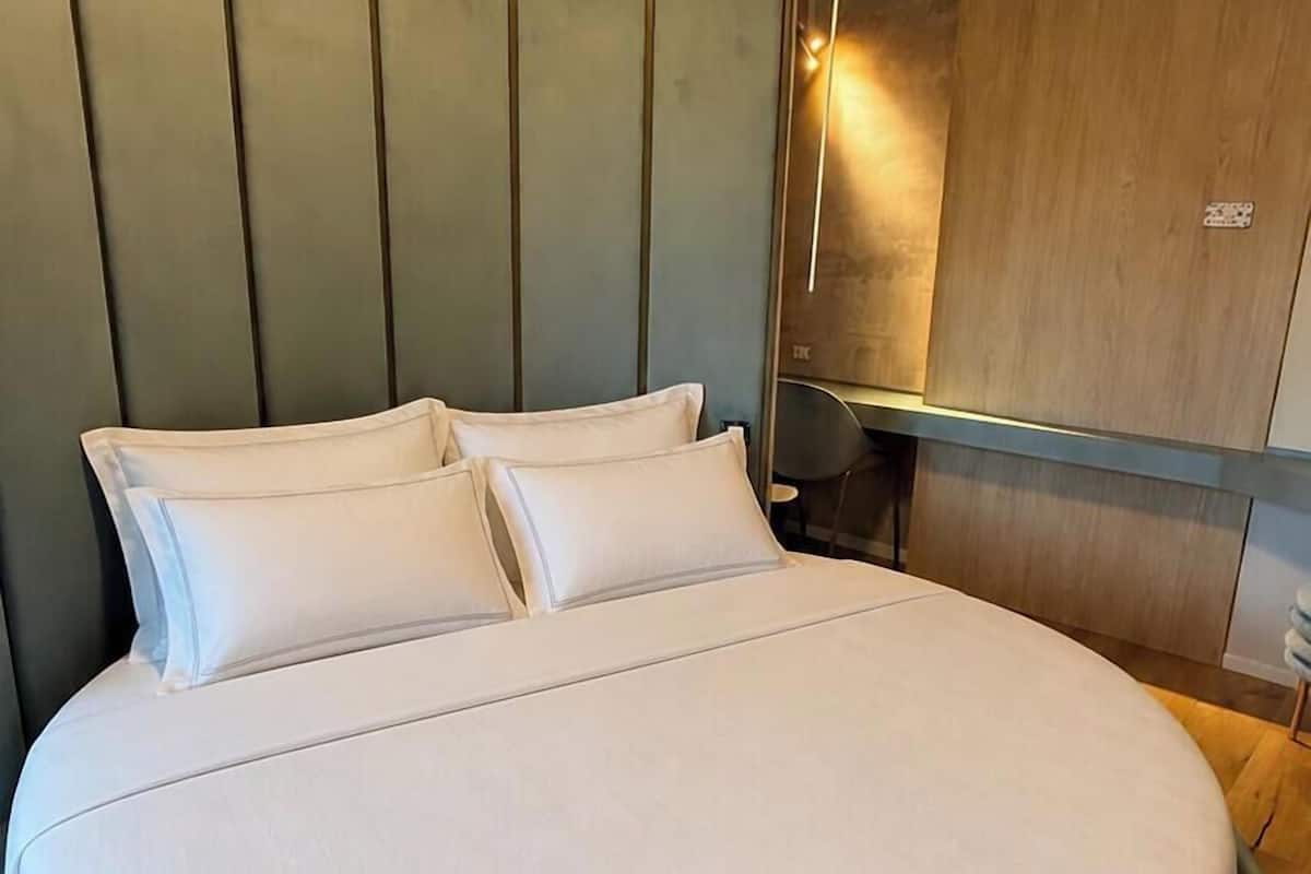 Exclusive Suite, Balcony, City View