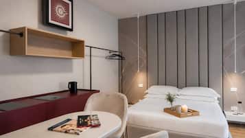 Suite Executive, bagno in camera | Una cassaforte in camera, postazione laptop, tende oscuranti