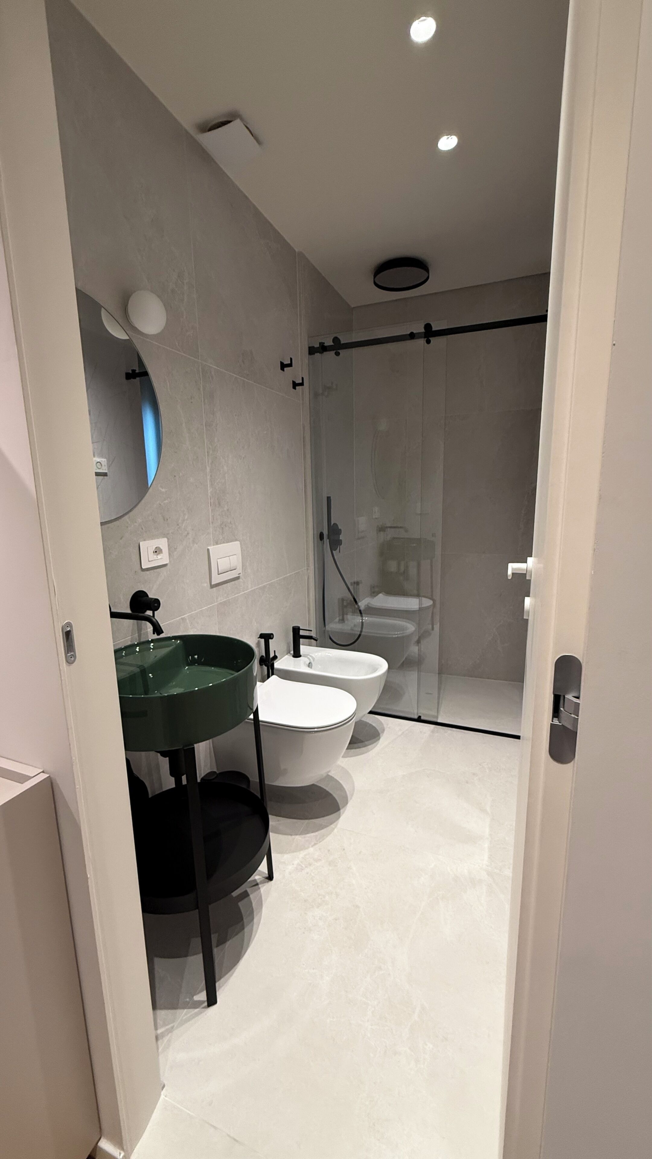 Deluxe Double Room, Balcony, Courtyard View | Bilik Mandi | Kelengkapan dandanan diri percuma, pengering rambut, selipar 