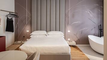 Suite Executive, bagno in camera | Una cassaforte in camera, postazione laptop, tende oscuranti