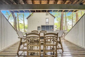 Outdoor dining - Sea Colony Tennis 1st-floor condo with balcony & tennis court (Bethany Beach)