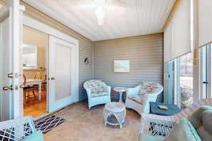 TV, fireplace, DVD player, offices - Sea Colony Tennis townhouse with fireplace, gym, tennis court, & pool (Bethany Beach)