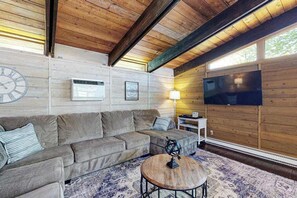 TV, offices - Dog-friendly home with screened in porch, enclosed backyard, gas grill, & deck (Rehoboth Beach)