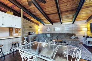 Interior - Dog-friendly home with screened in porch, enclosed backyard, gas grill, & deck (Rehoboth Beach)