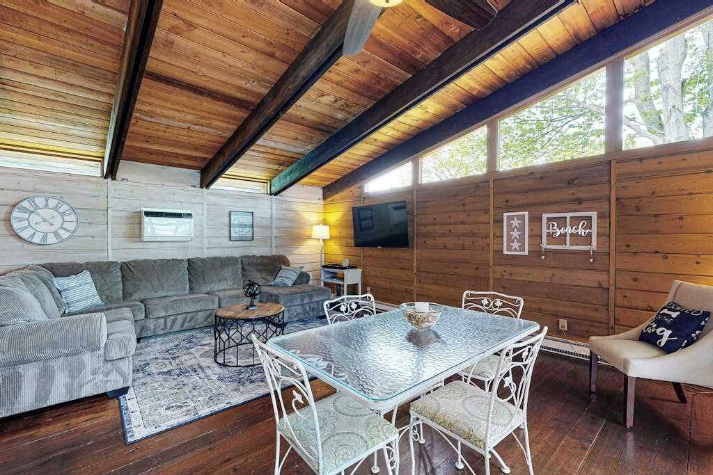 Dog-friendly Home With Screened In Porch, Enclosed Backyard, Gas Grill, & Deck - 레오보스 비치