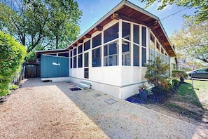 Exterior - Dog-friendly home with screened in porch, enclosed backyard, gas grill, & deck (Rehoboth Beach)