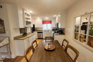 Dining - 1st-floor Sea Colony Tennis condo with pool, gym, & fireplace (Bethany Beach)