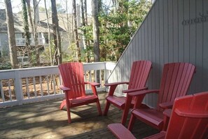 Terrace/patio - 1st-floor Sea Colony Tennis condo with pool, gym, & fireplace (Bethany Beach)