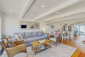 TV, offices - Town of Dewey Beach spacious townhouse w/ocean views & beach access (Dewey Beach)