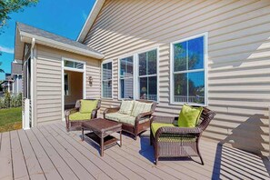 Terrace/patio - Beautiful home close to beach with pool, tennis, washer/dryer, WiFi, AC (Rehoboth Beach)