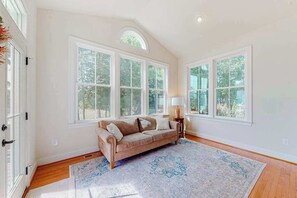 TV, offices - Beautiful home close to beach with pool, tennis, washer/dryer, WiFi, AC (Rehoboth Beach)