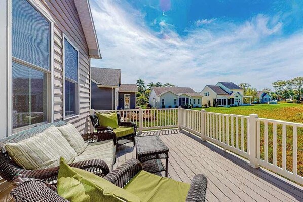Terrace/patio - Beautiful home close to beach with pool, tennis, washer/dryer, WiFi, AC (Rehoboth Beach)