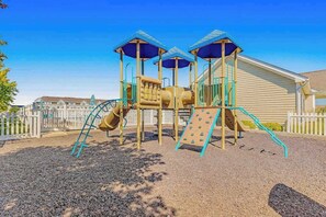Children’s area - Beautiful home close to beach with pool, tennis, washer/dryer, WiFi, AC (Rehoboth Beach)