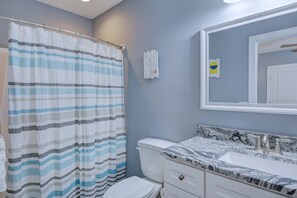 Shower, towels - Condo near the ocean with pool, grill, courtyard, washer/dryer, & AC (Rehoboth Beach)