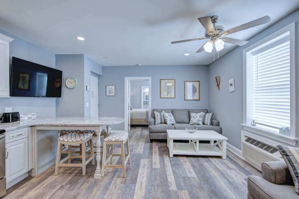 Condo Near The Ocean With Pool, Grill, Courtyard, Washer/dryer, & Ac - Delaware